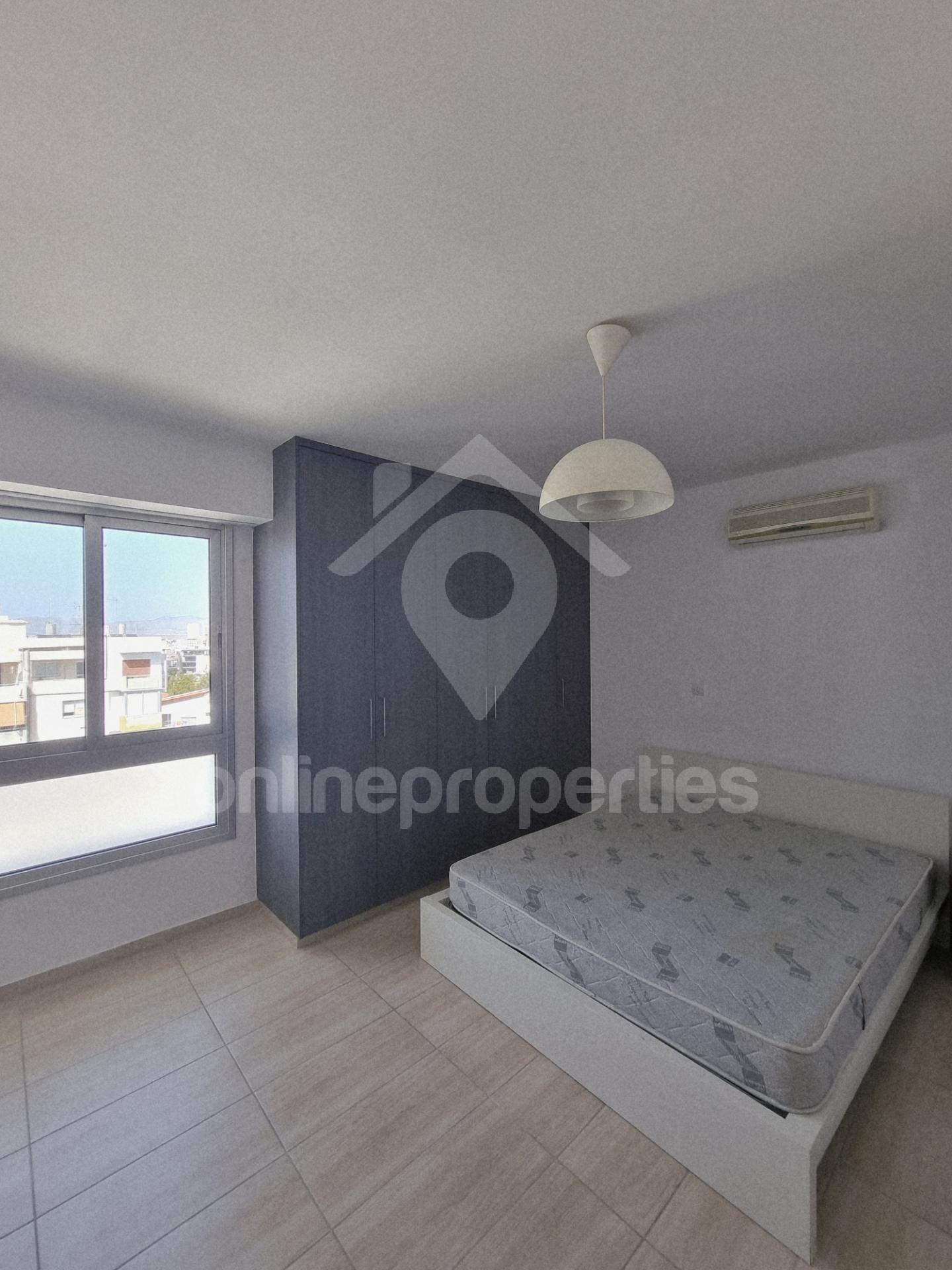 To change image, hover mouse over thumbnails below