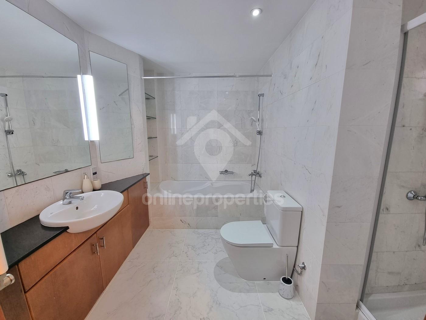 To change image, hover mouse over thumbnails below