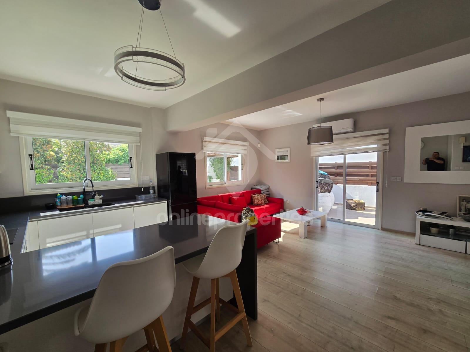 To change image, hover mouse over thumbnails below