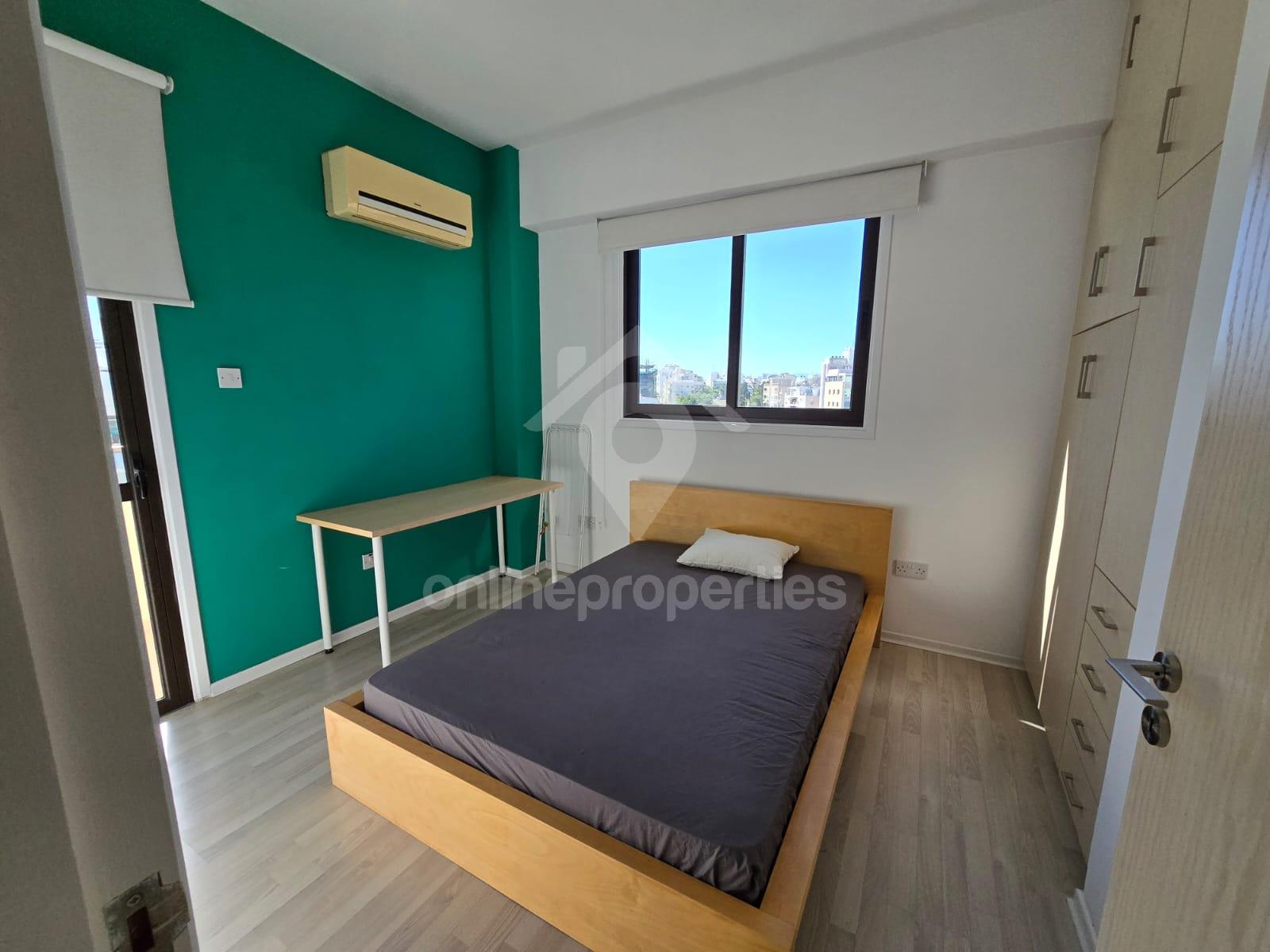 To change image, hover mouse over thumbnails below