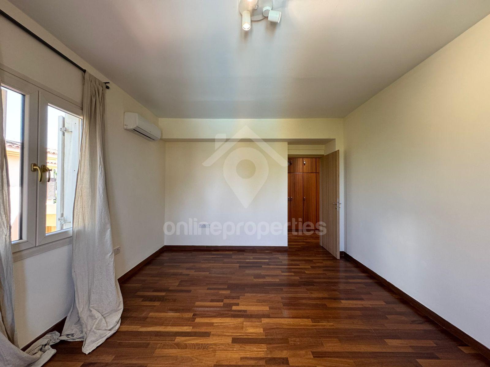 To change image, hover mouse over thumbnails below