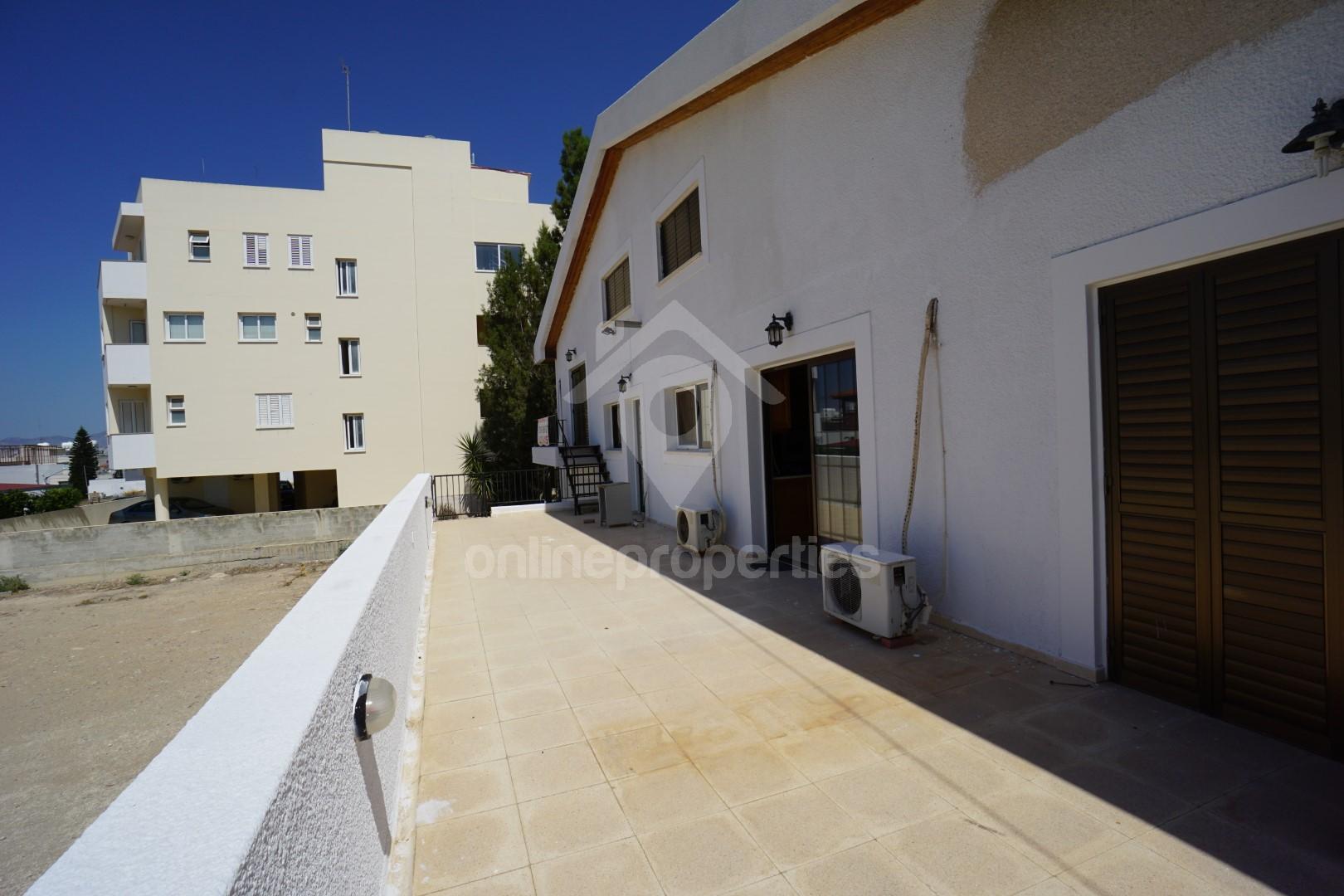 To change image, hover mouse over thumbnails below