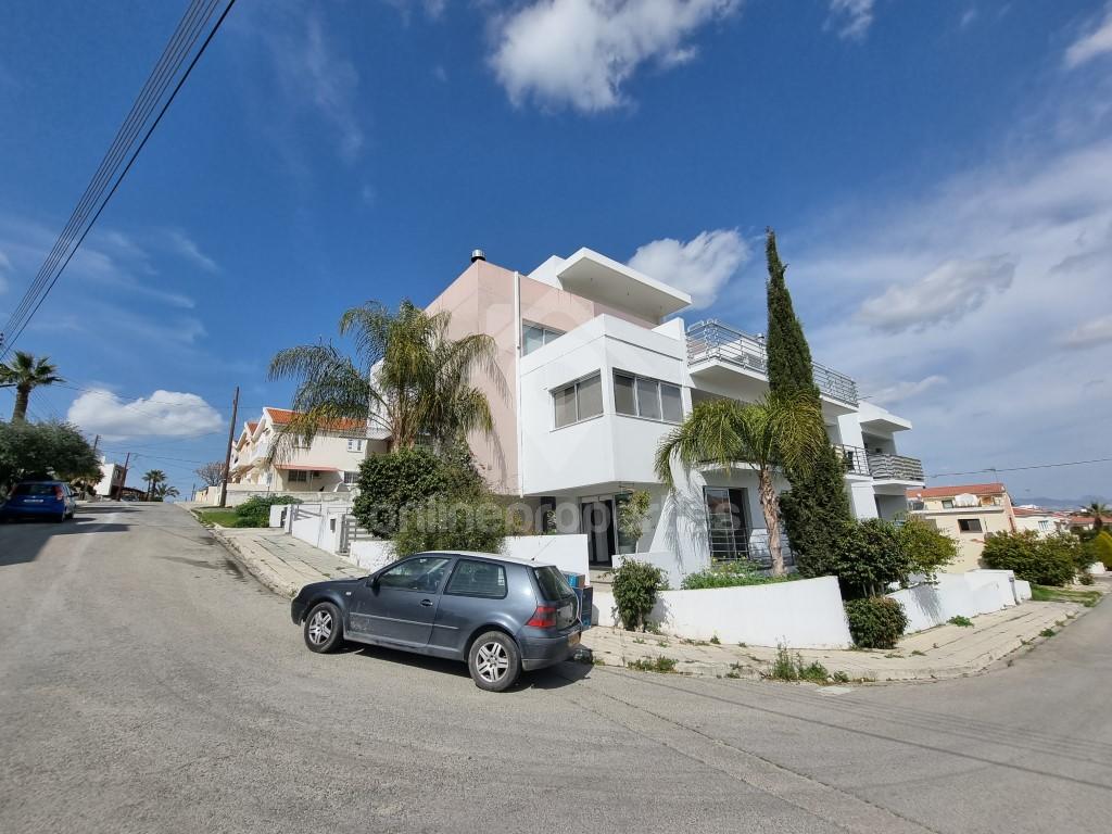 To change image, hover mouse over thumbnails below