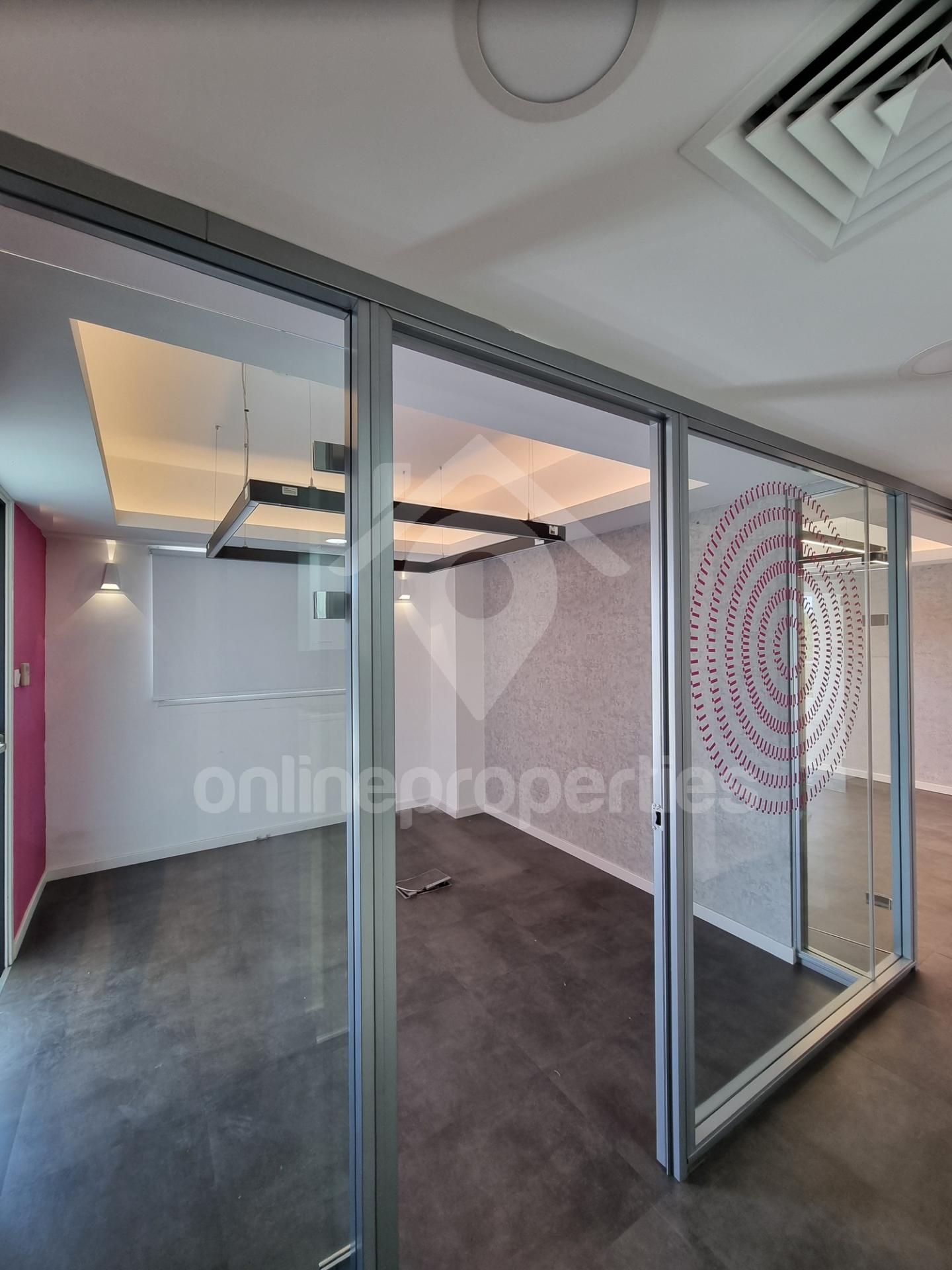 To change image, hover mouse over thumbnails below