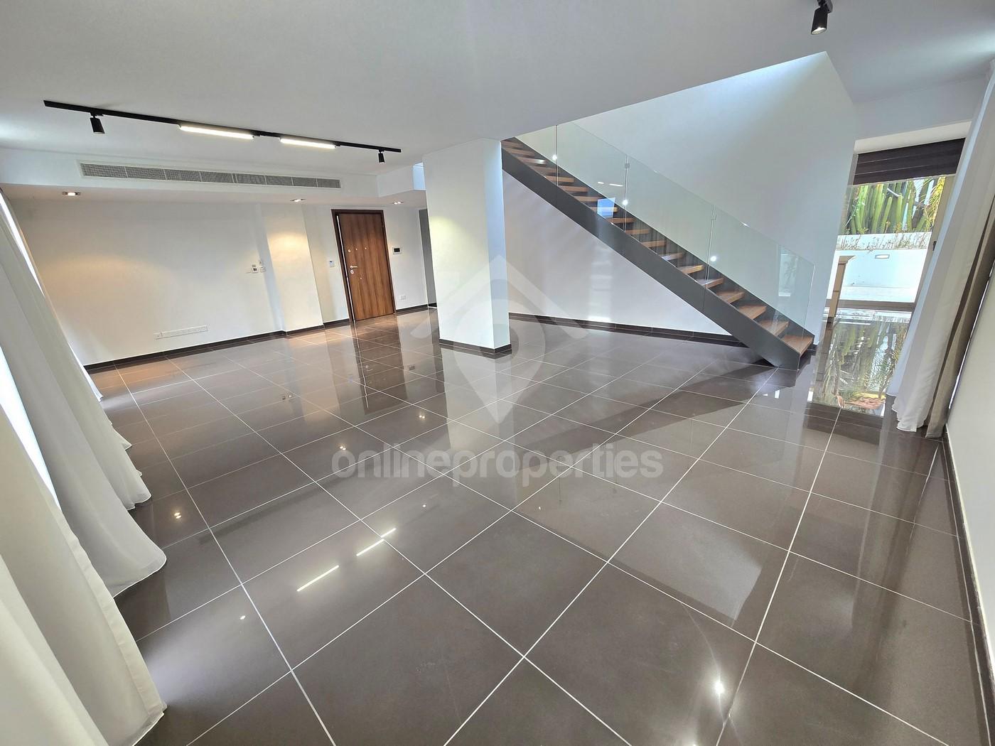 To change image, hover mouse over thumbnails below