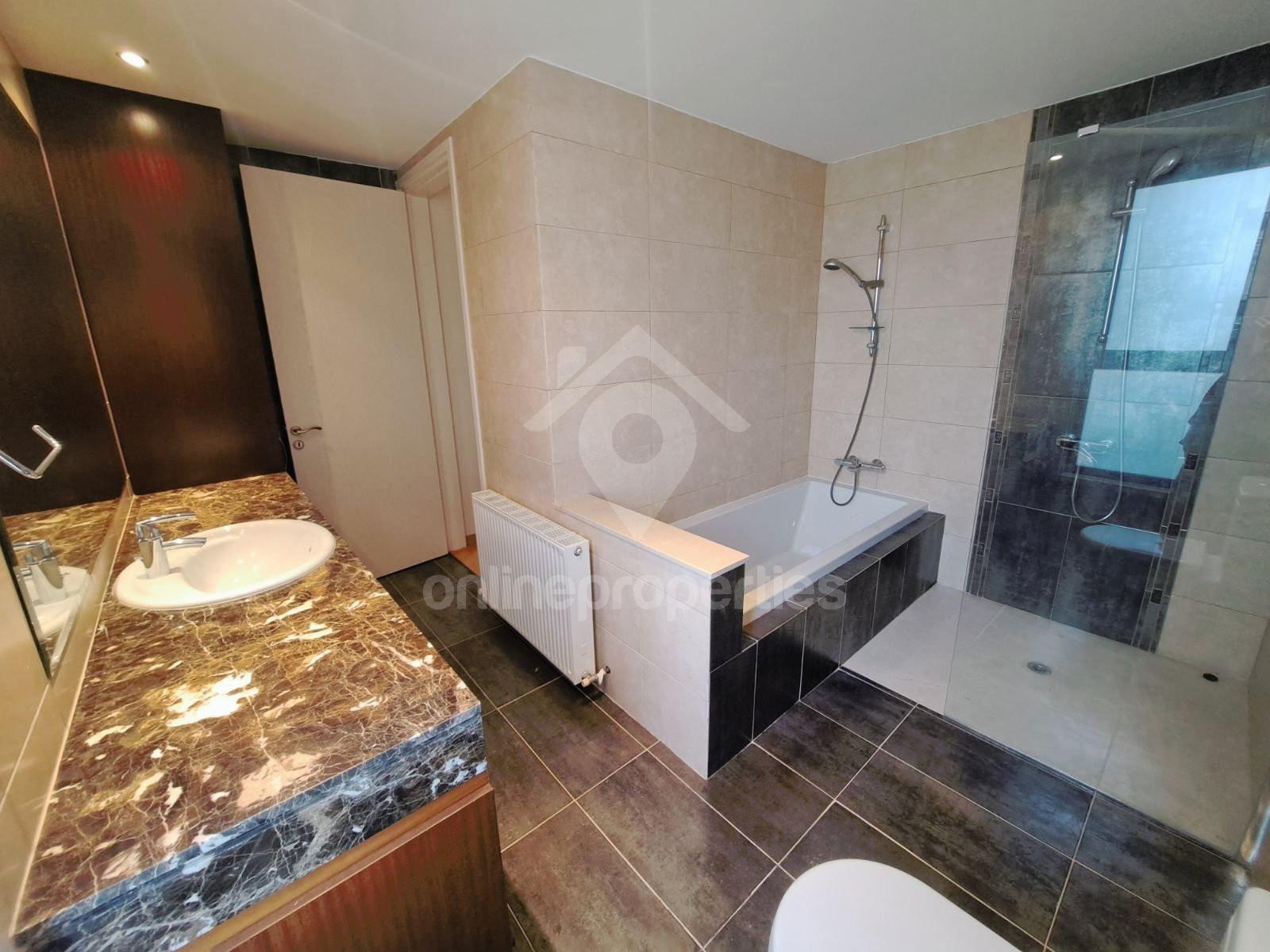 To change image, hover mouse over thumbnails below