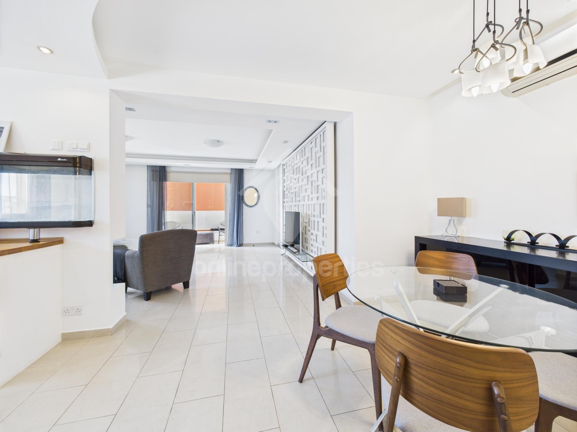 To change image, hover mouse over thumbnails below