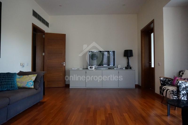 To change image, hover mouse over thumbnails below