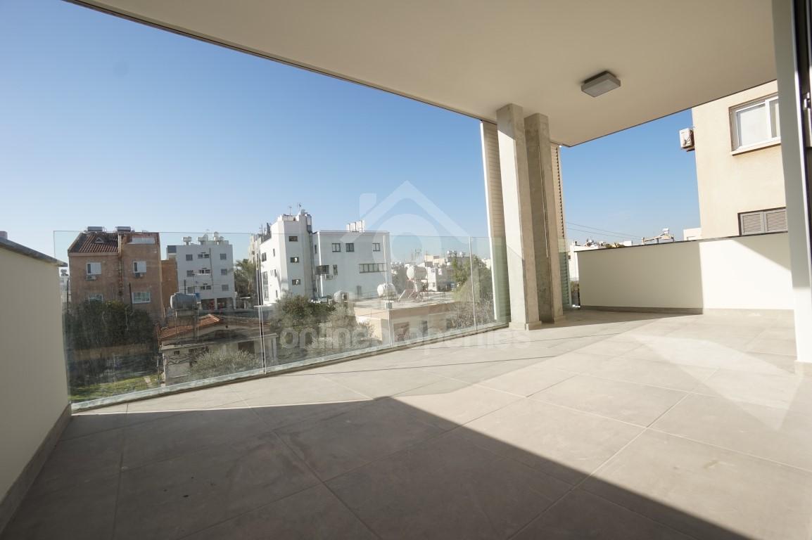 To change image, hover mouse over thumbnails below