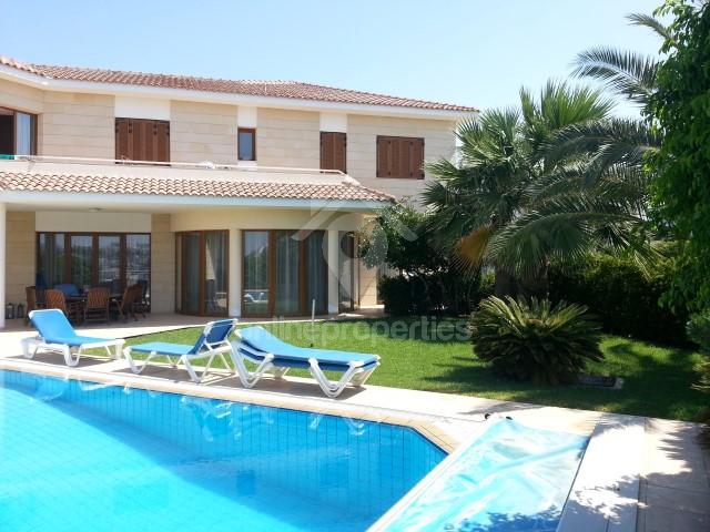 Detached Villa 4+1 at a distinguish prime location
