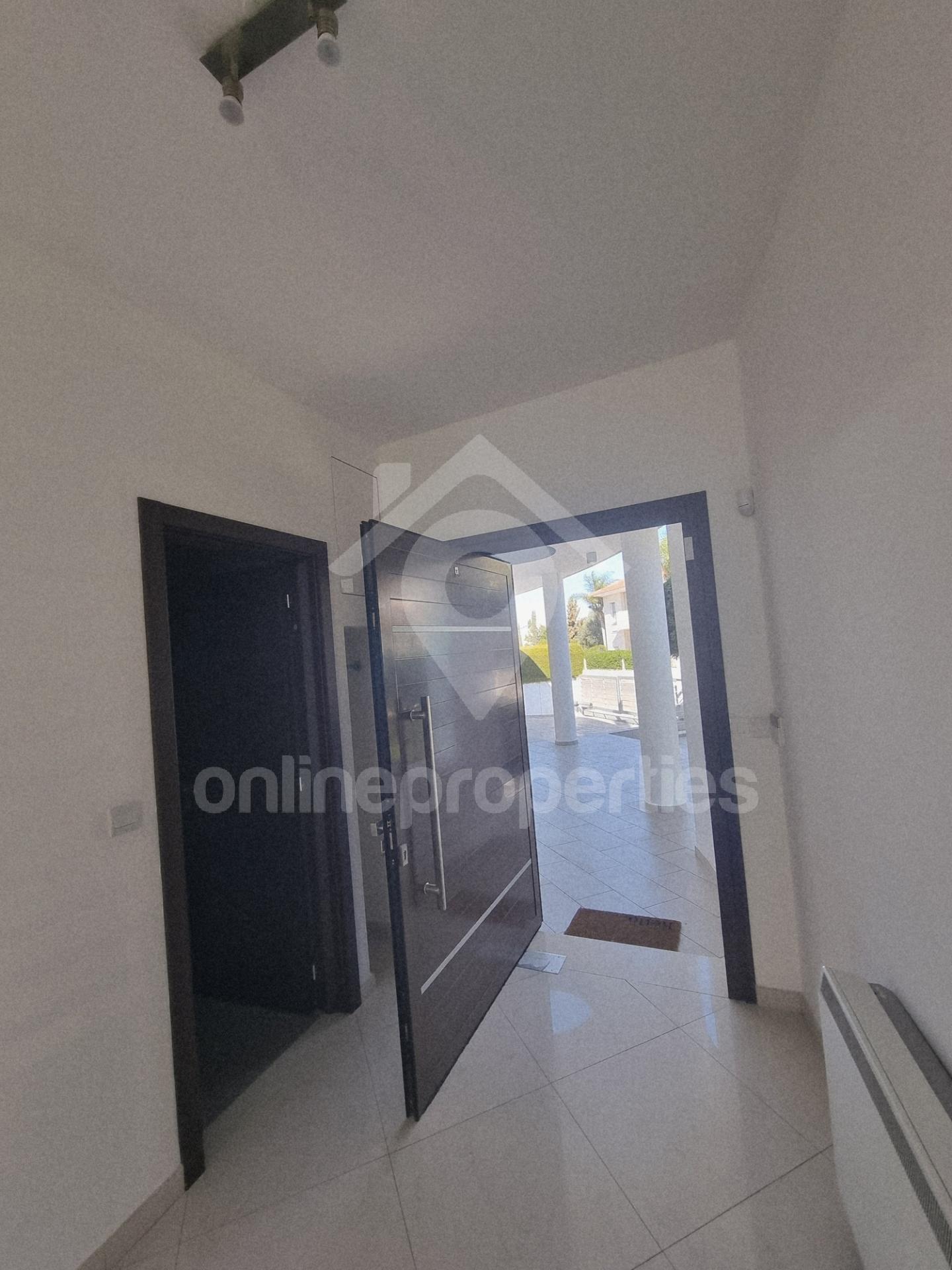 To change image, hover mouse over thumbnails below