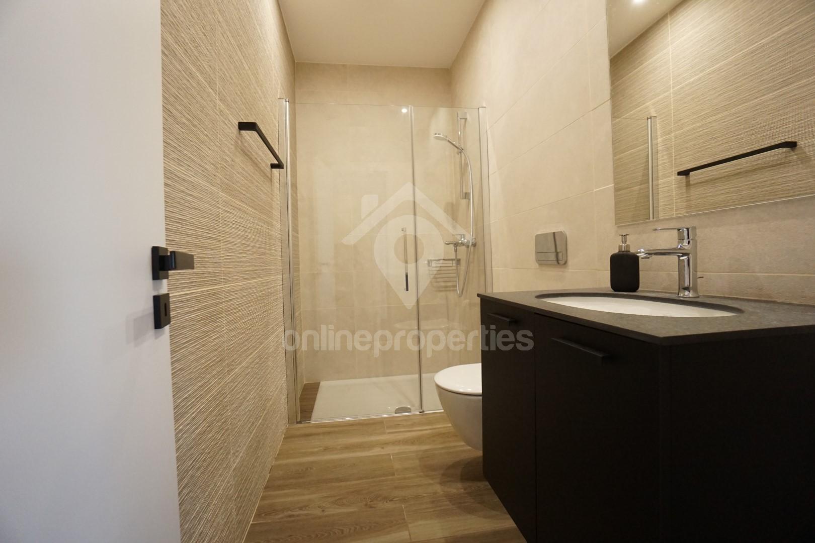 To change image, hover mouse over thumbnails below