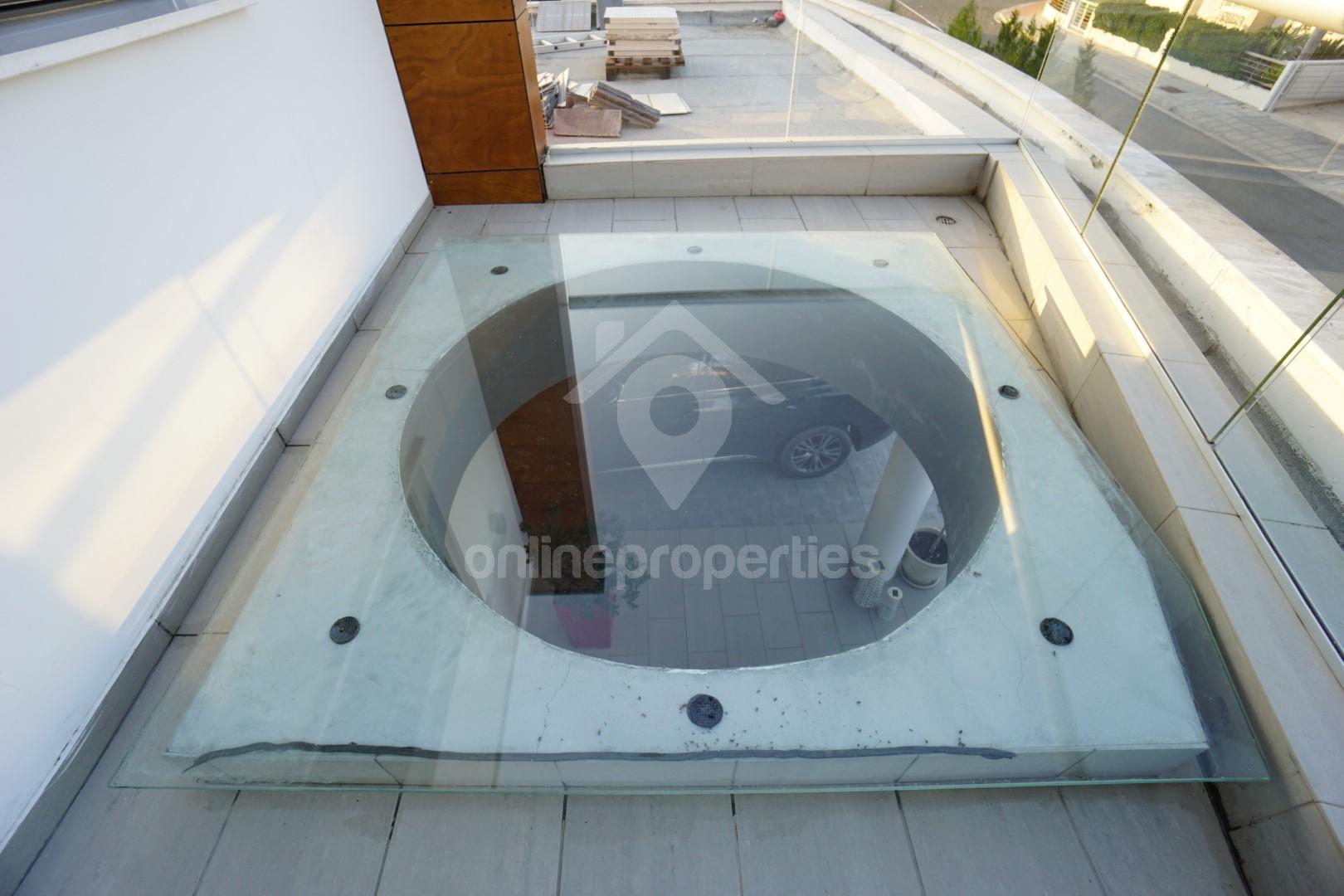 To change image, hover mouse over thumbnails below