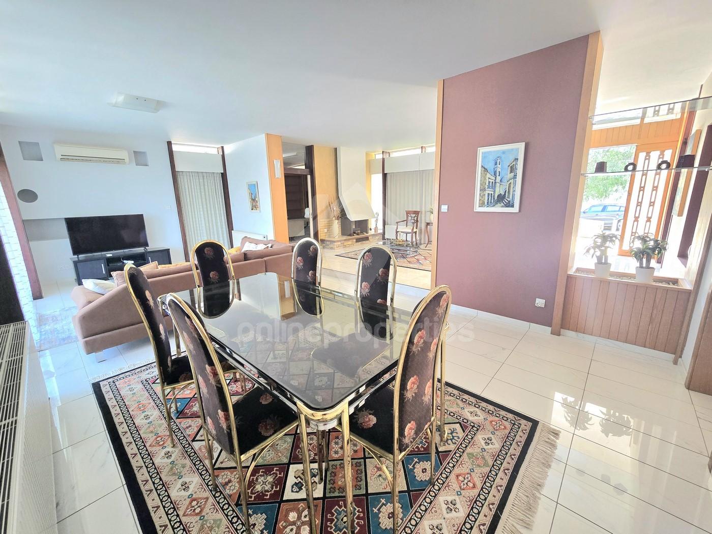 To change image, hover mouse over thumbnails below