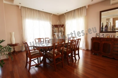 To change image, hover mouse over thumbnails below