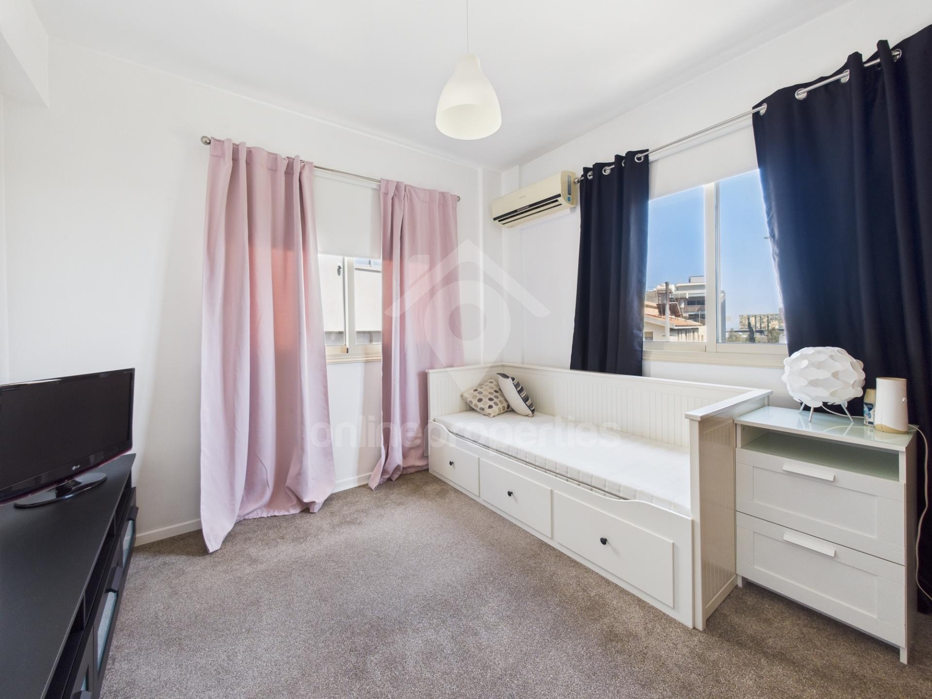 To change image, hover mouse over thumbnails below