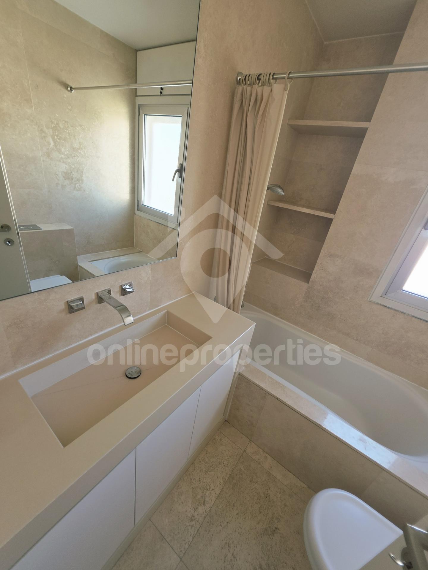 To change image, hover mouse over thumbnails below