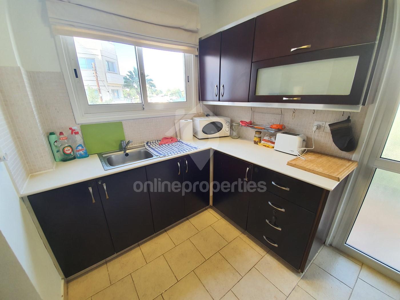 To change image, hover mouse over thumbnails below