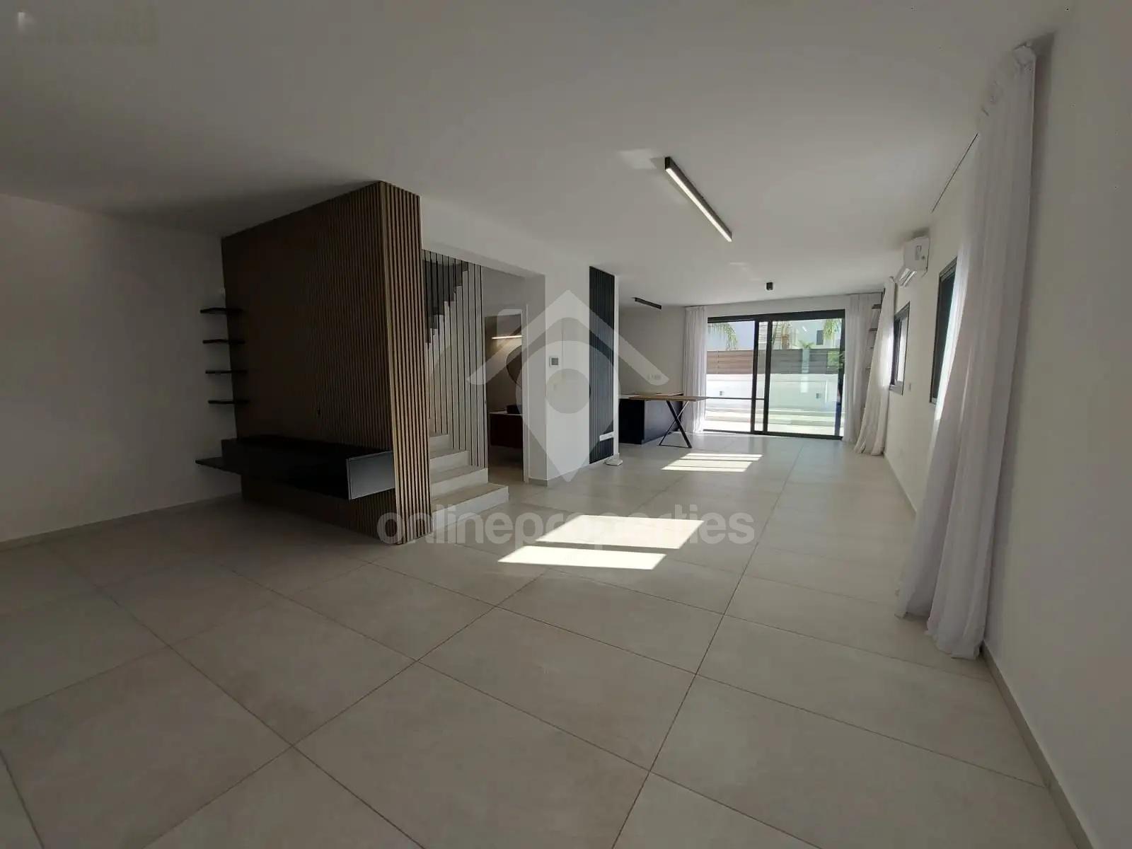 To change image, hover mouse over thumbnails below