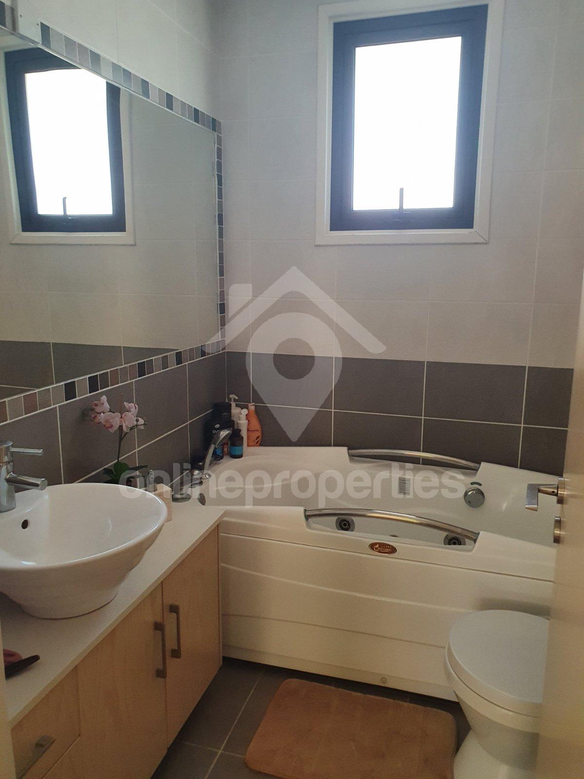 To change image, hover mouse over thumbnails below