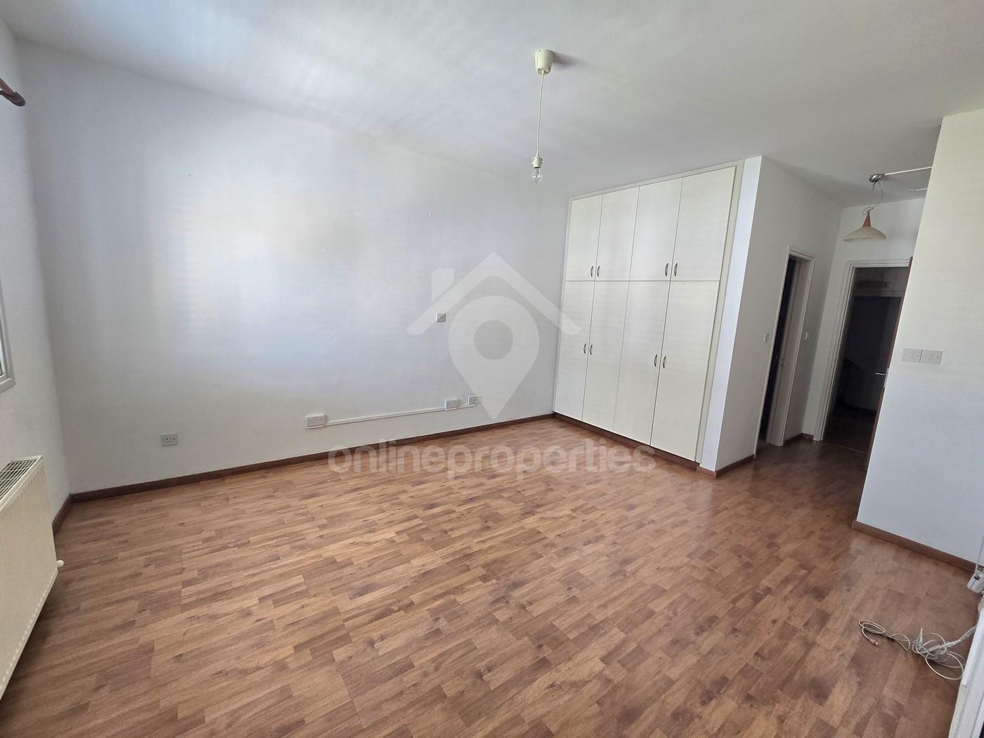 To change image, hover mouse over thumbnails below