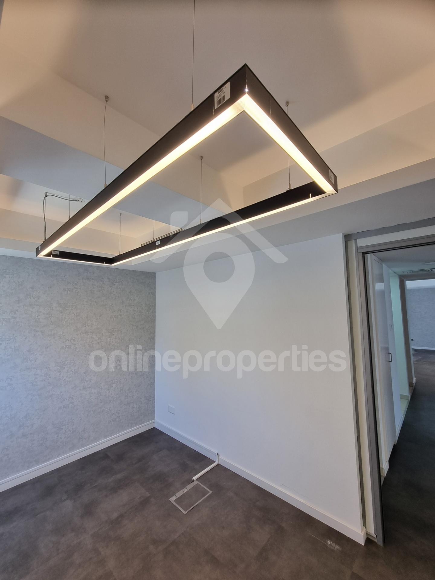 To change image, hover mouse over thumbnails below