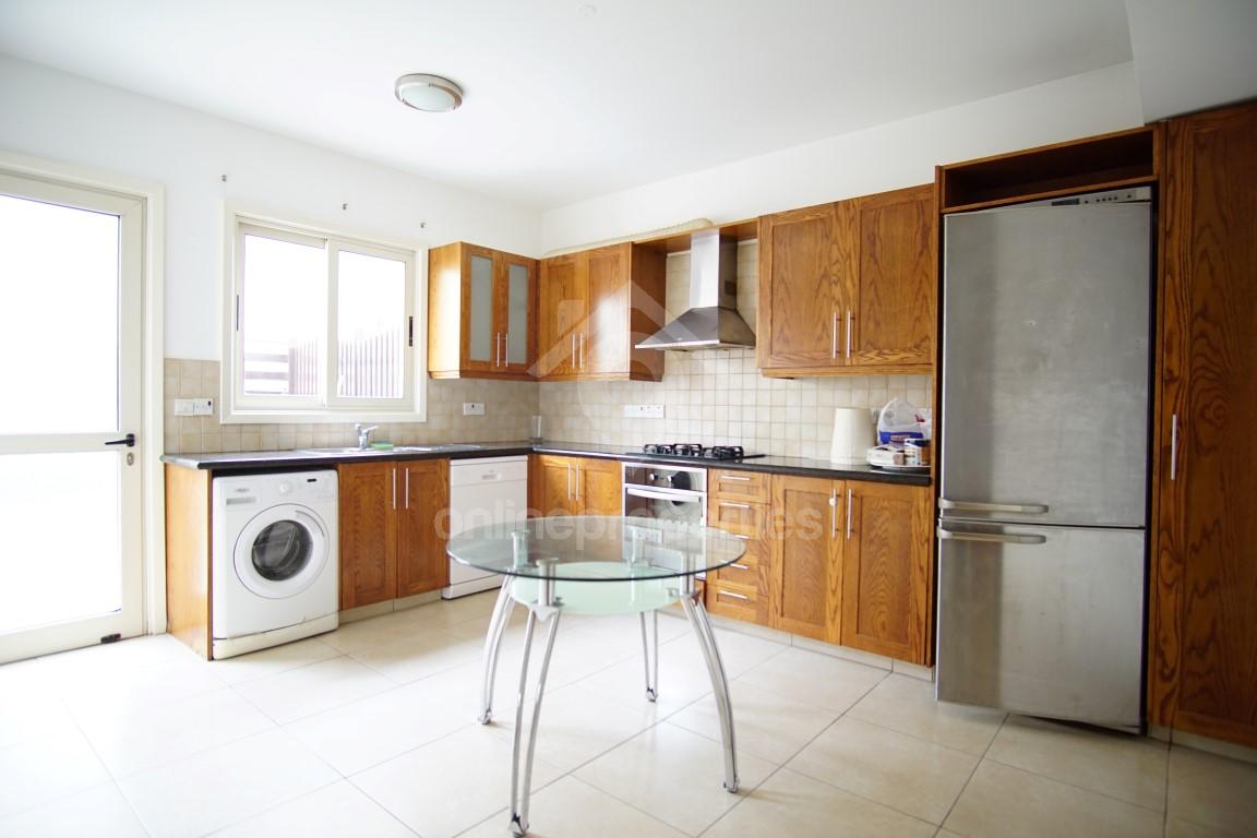 To change image, hover mouse over thumbnails below