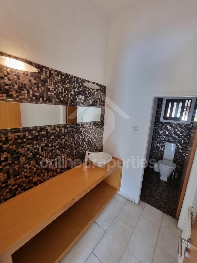 To change image, hover mouse over thumbnails below