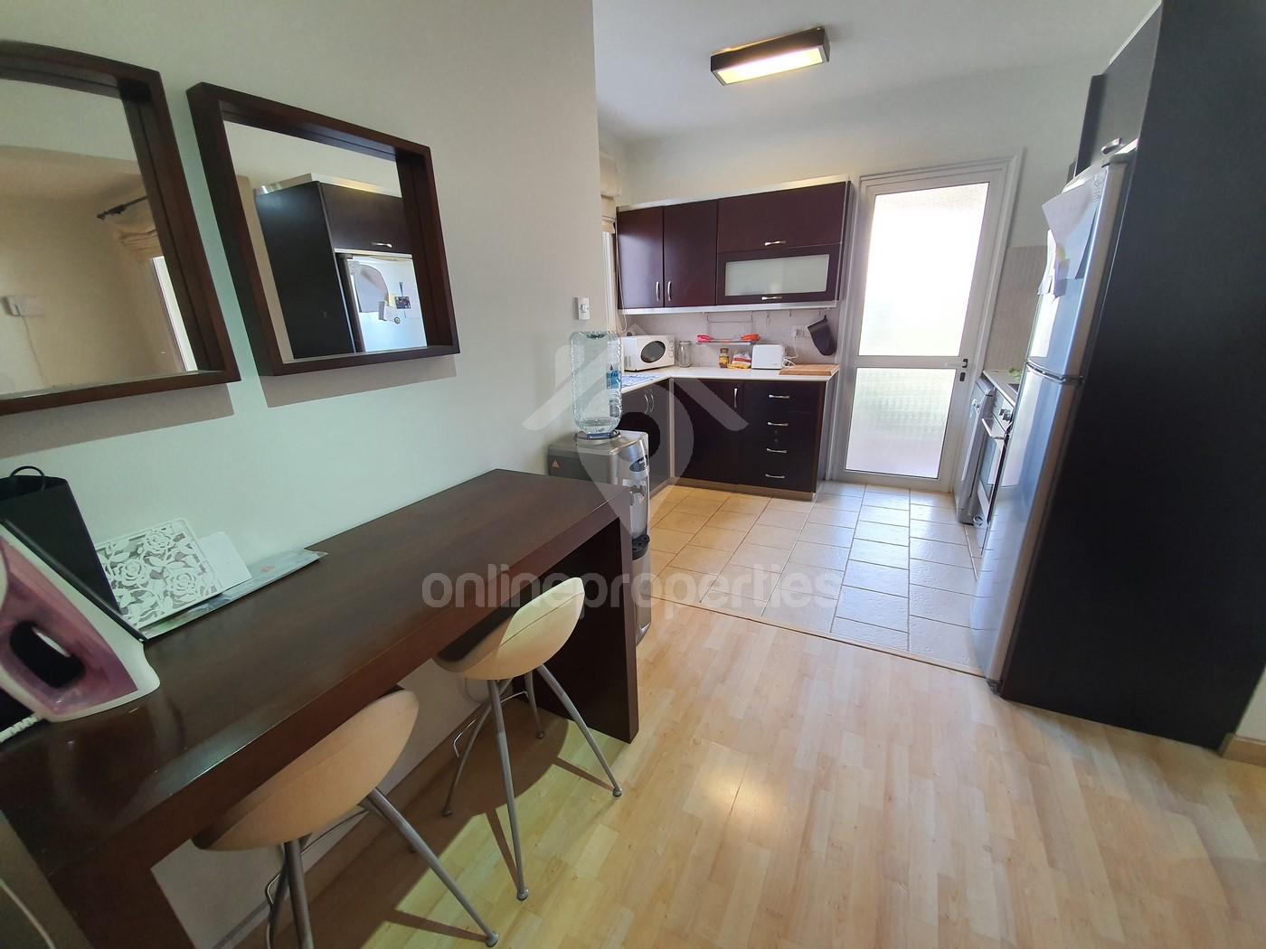 To change image, hover mouse over thumbnails below