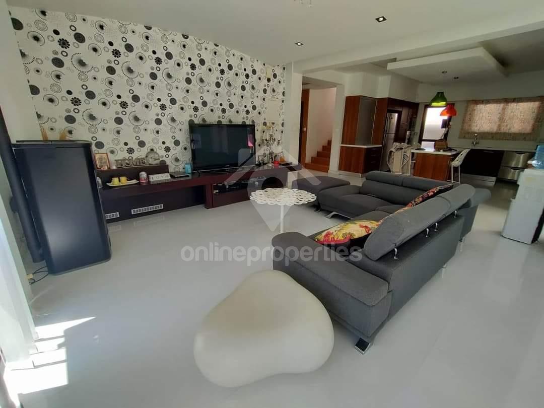 To change image, hover mouse over thumbnails below