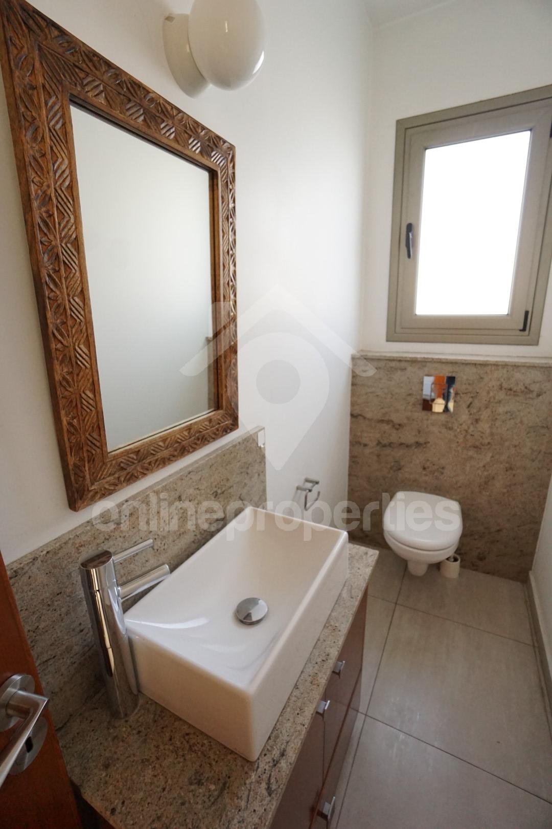 To change image, hover mouse over thumbnails below