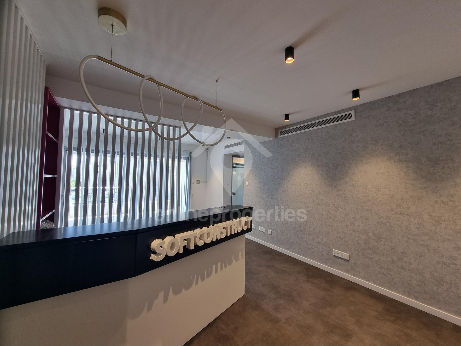 To change image, hover mouse over thumbnails below