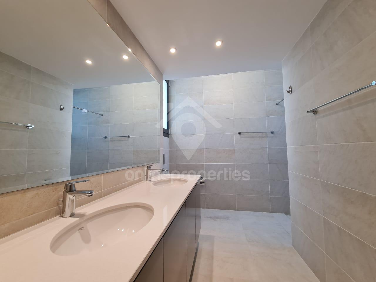 To change image, hover mouse over thumbnails below