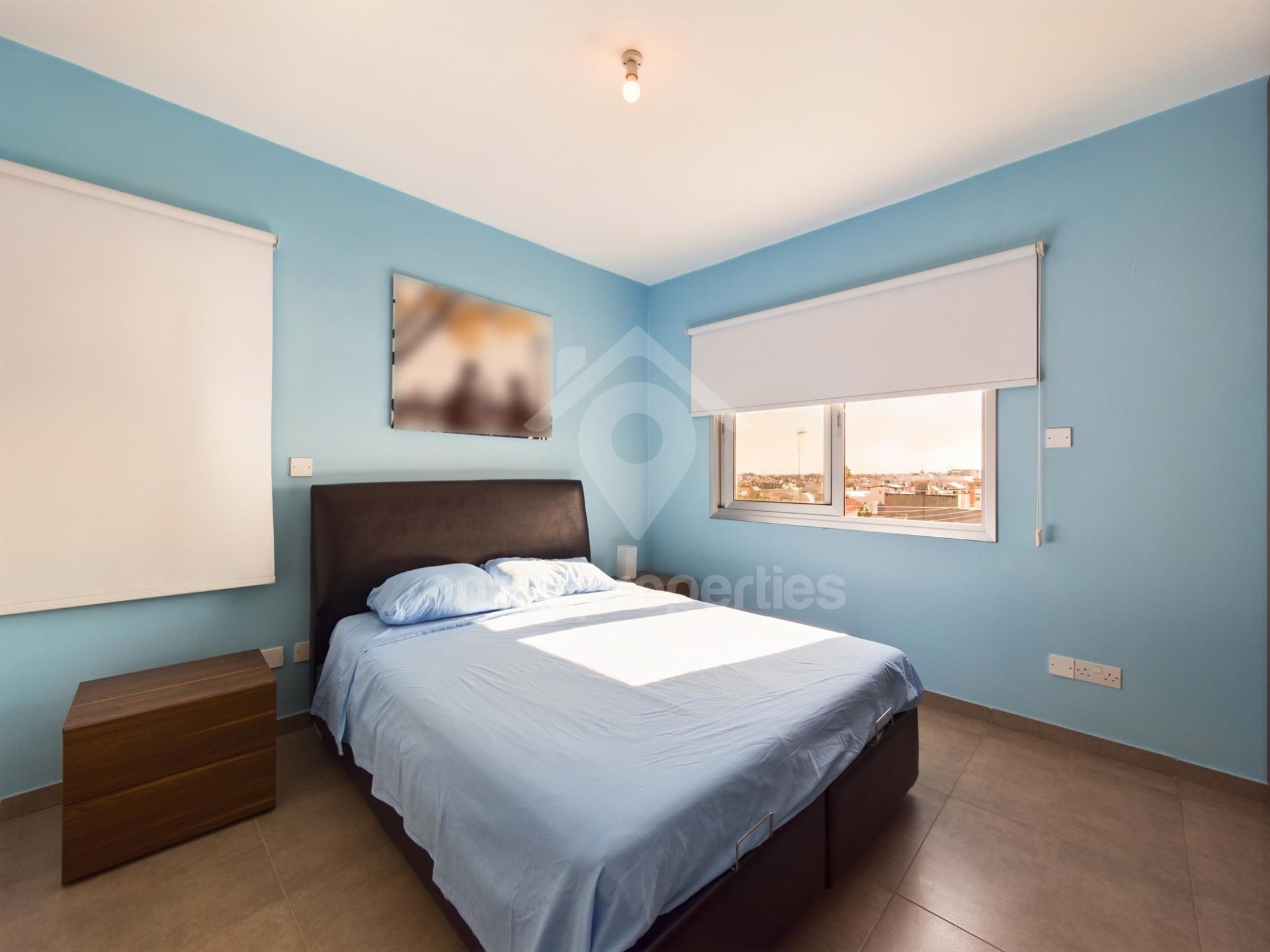 To change image, hover mouse over thumbnails below