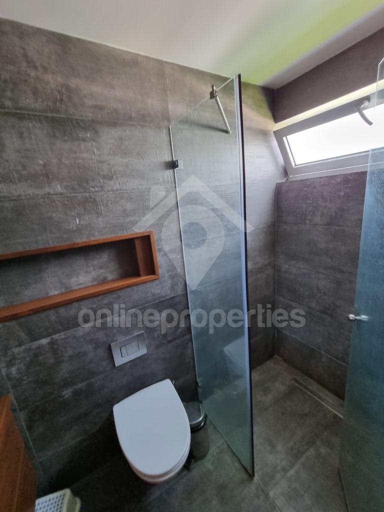 To change image, hover mouse over thumbnails below