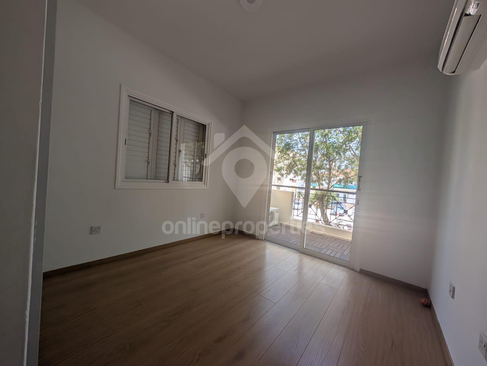 To change image, hover mouse over thumbnails below