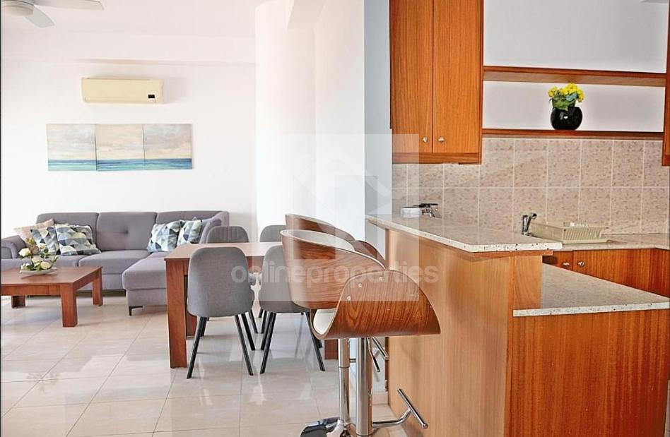 To change image, hover mouse over thumbnails below