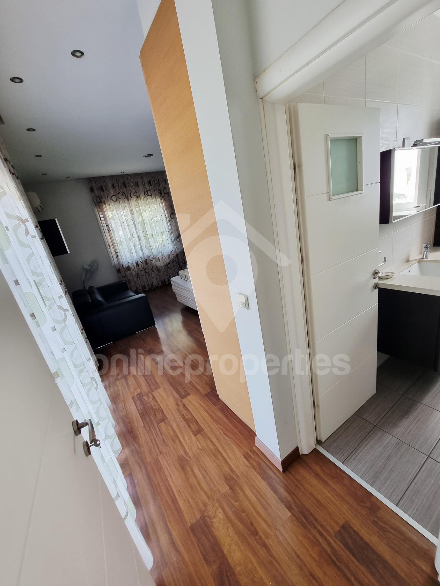 To change image, hover mouse over thumbnails below