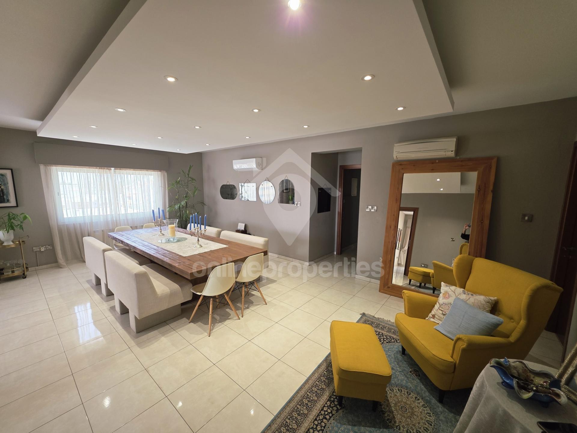 To change image, hover mouse over thumbnails below