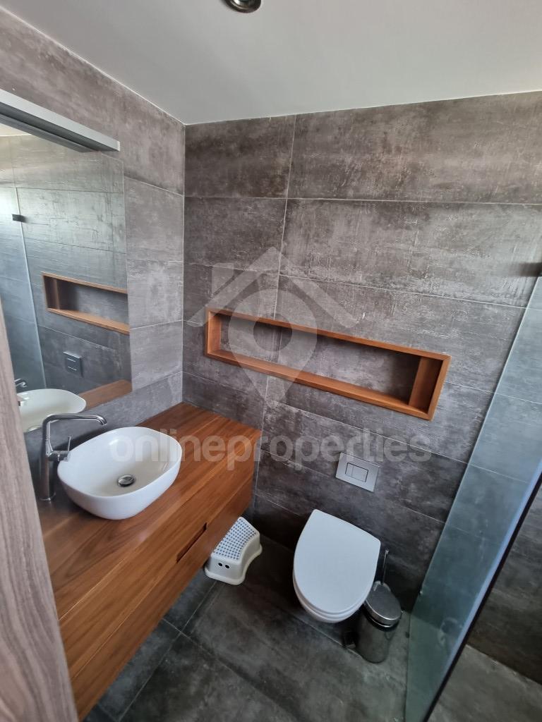 To change image, hover mouse over thumbnails below