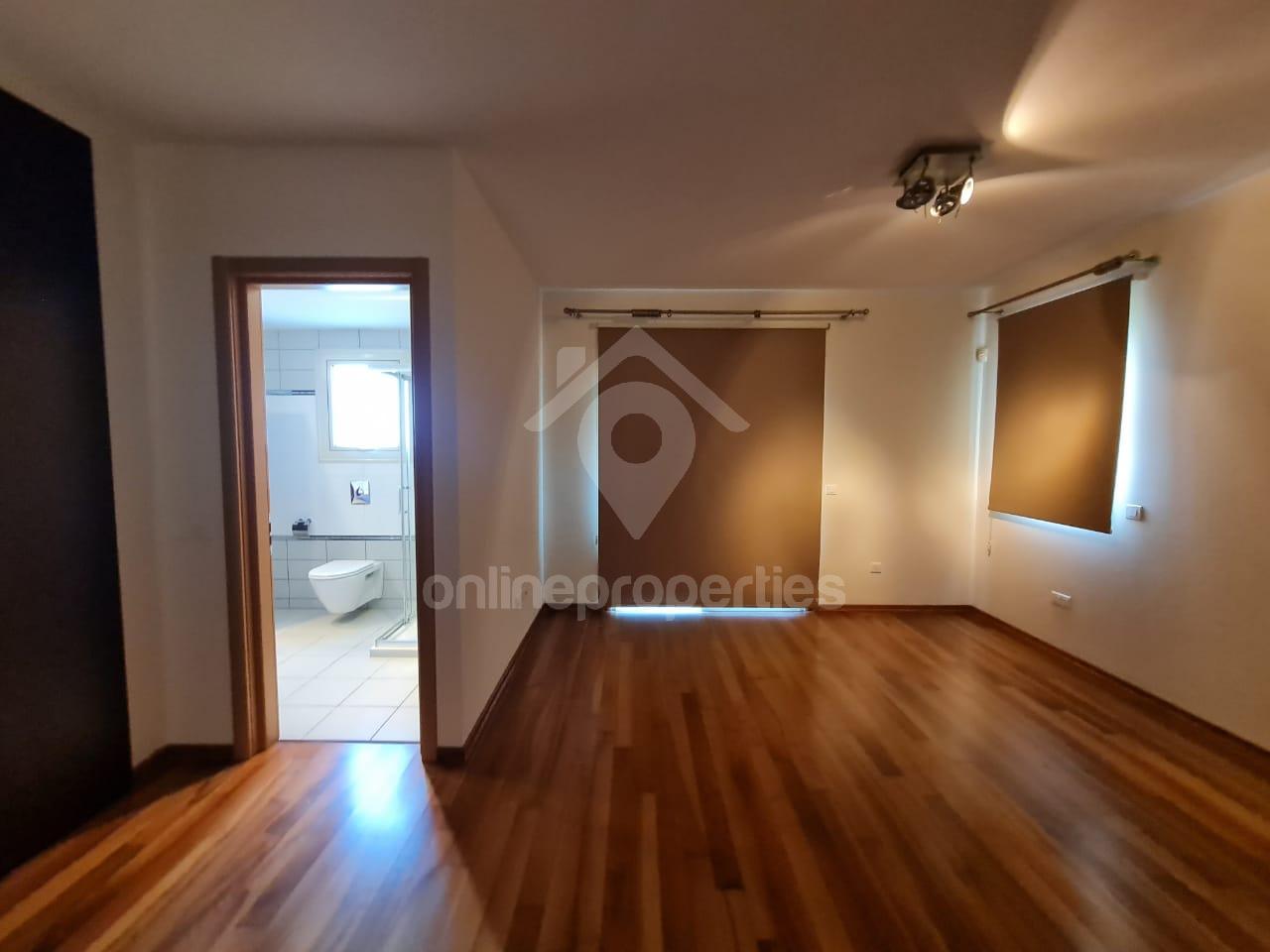 To change image, hover mouse over thumbnails below