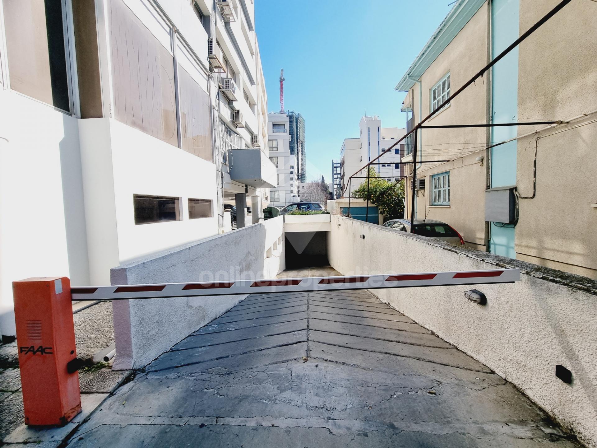 To change image, hover mouse over thumbnails below