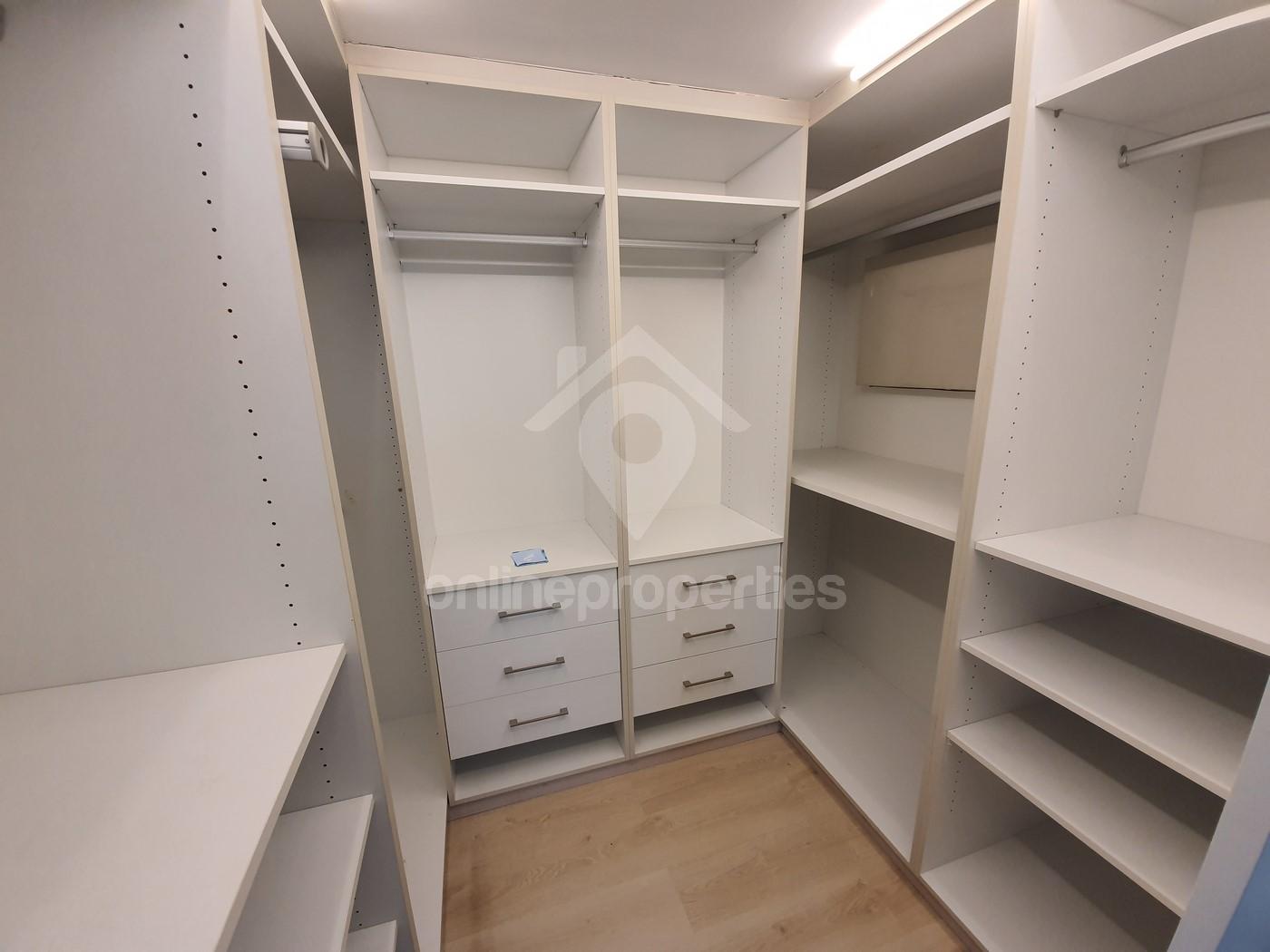 To change image, hover mouse over thumbnails below