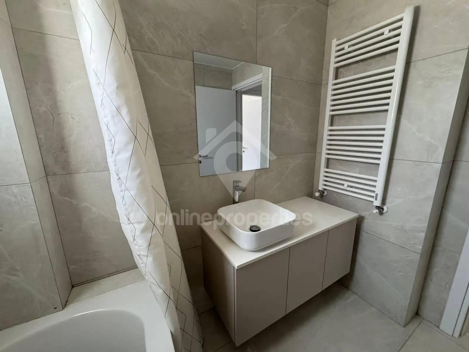 To change image, hover mouse over thumbnails below