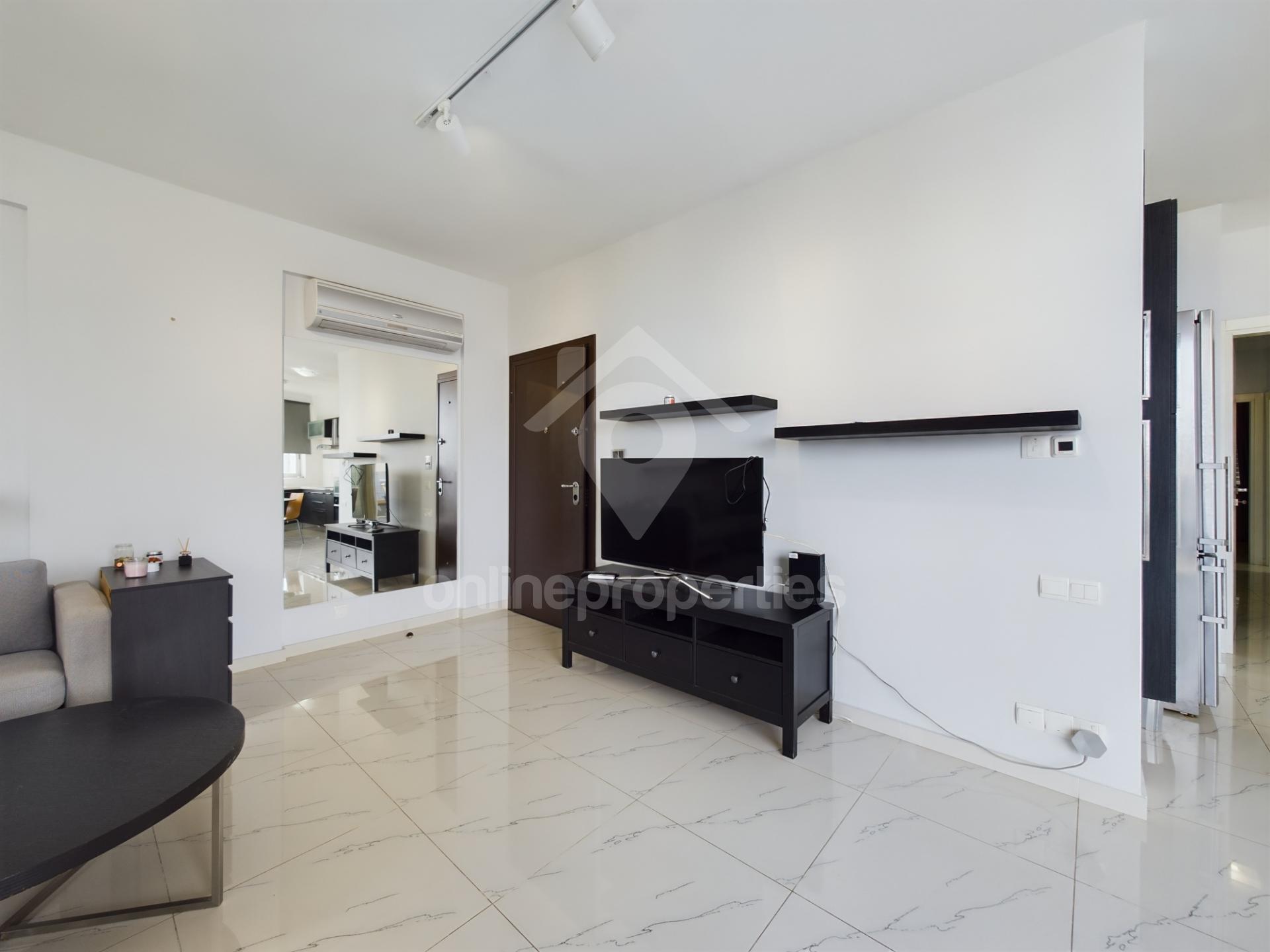 To change image, hover mouse over thumbnails below