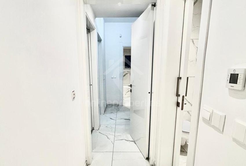 To change image, hover mouse over thumbnails below