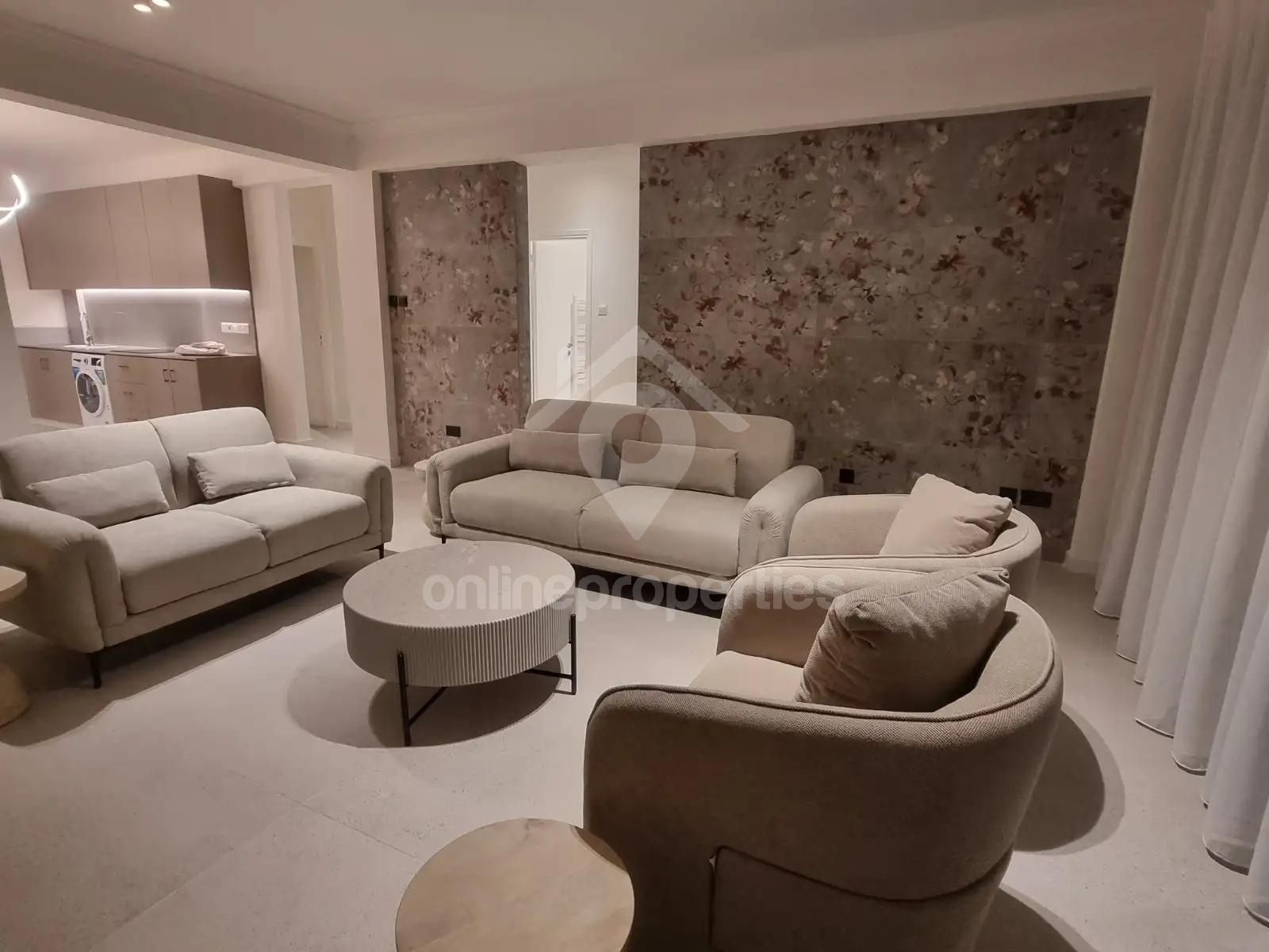 To change image, hover mouse over thumbnails below