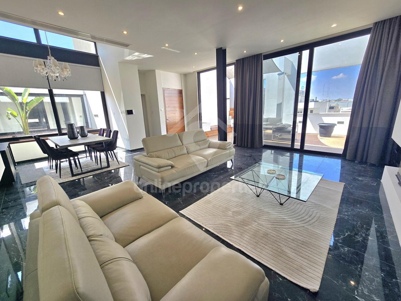 To change image, hover mouse over thumbnails below