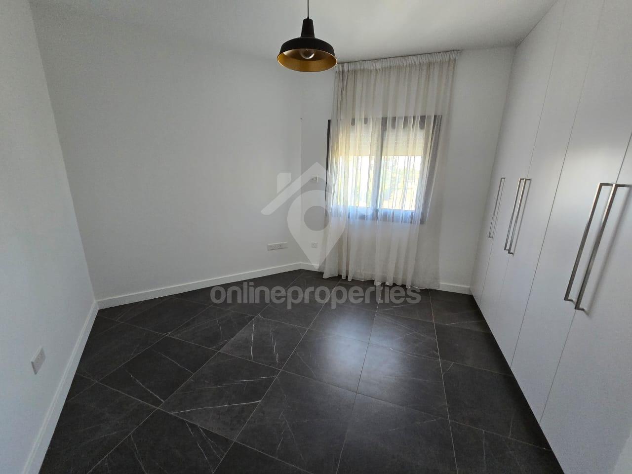 To change image, hover mouse over thumbnails below