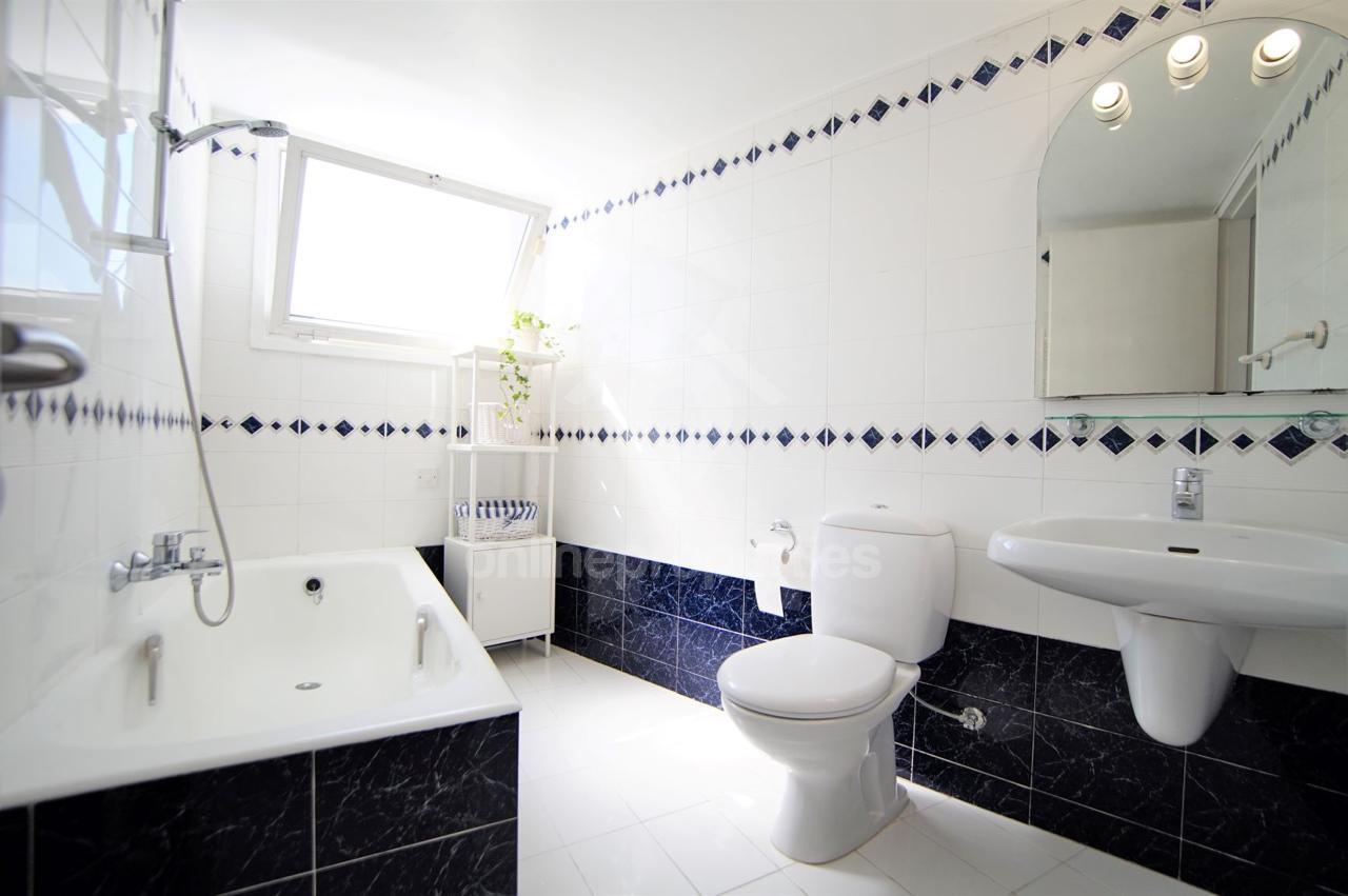 To change image, hover mouse over thumbnails below